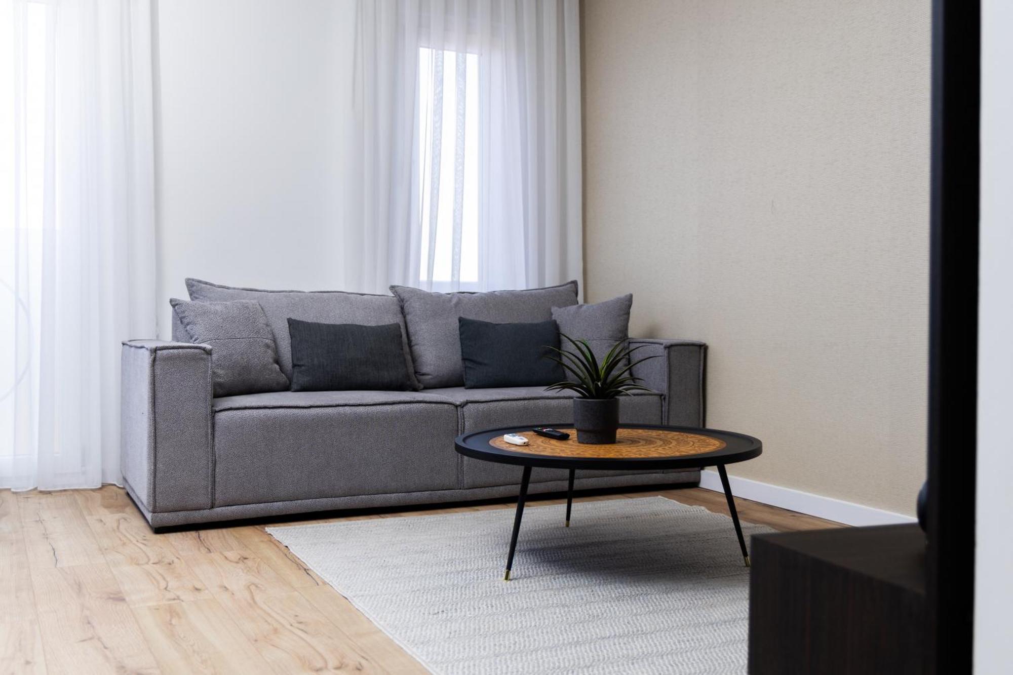 Erika'S Apartments Prishtine Bagian luar foto