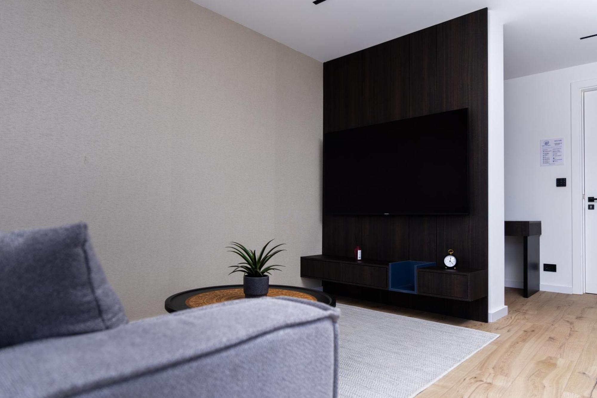 Erika'S Apartments Prishtine Bagian luar foto