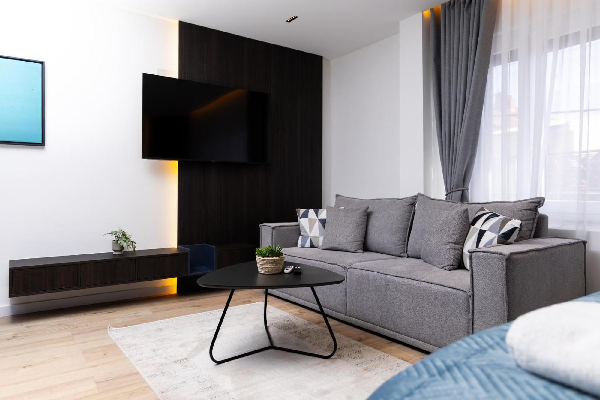 Erika'S Apartments Prishtine Bagian luar foto