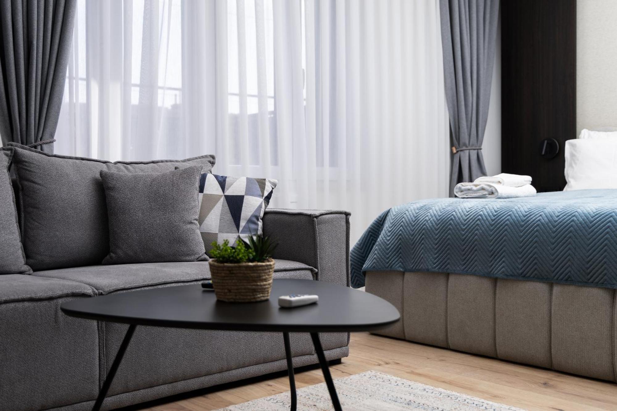 Erika'S Apartments Prishtine Bagian luar foto