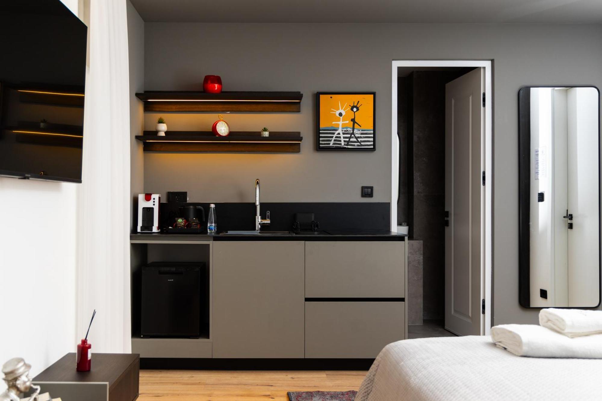 Erika'S Apartments Prishtine Bagian luar foto